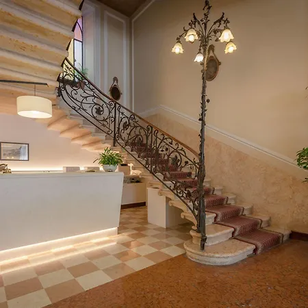 Excelsior Splendide Szálloda